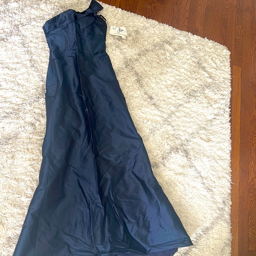 Bridesmaid dress size 4 navy blue floor length on 5’7”